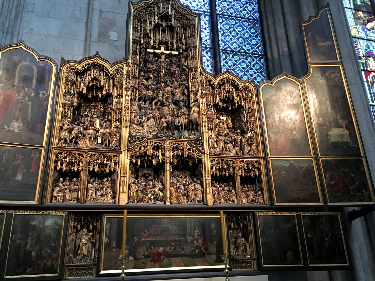 Interior de la catedral gòtica de Colònia, Alemanya. Patrimoni de la Humanitat per la UNESCO.