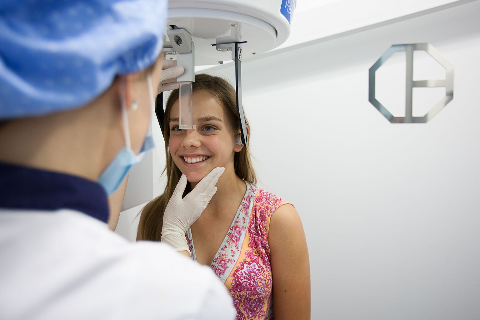 Clínica dental Padrós disposa del sistema de radiologia digital 3D Pointnix, amb captador de grans dimensions i alta resolució.