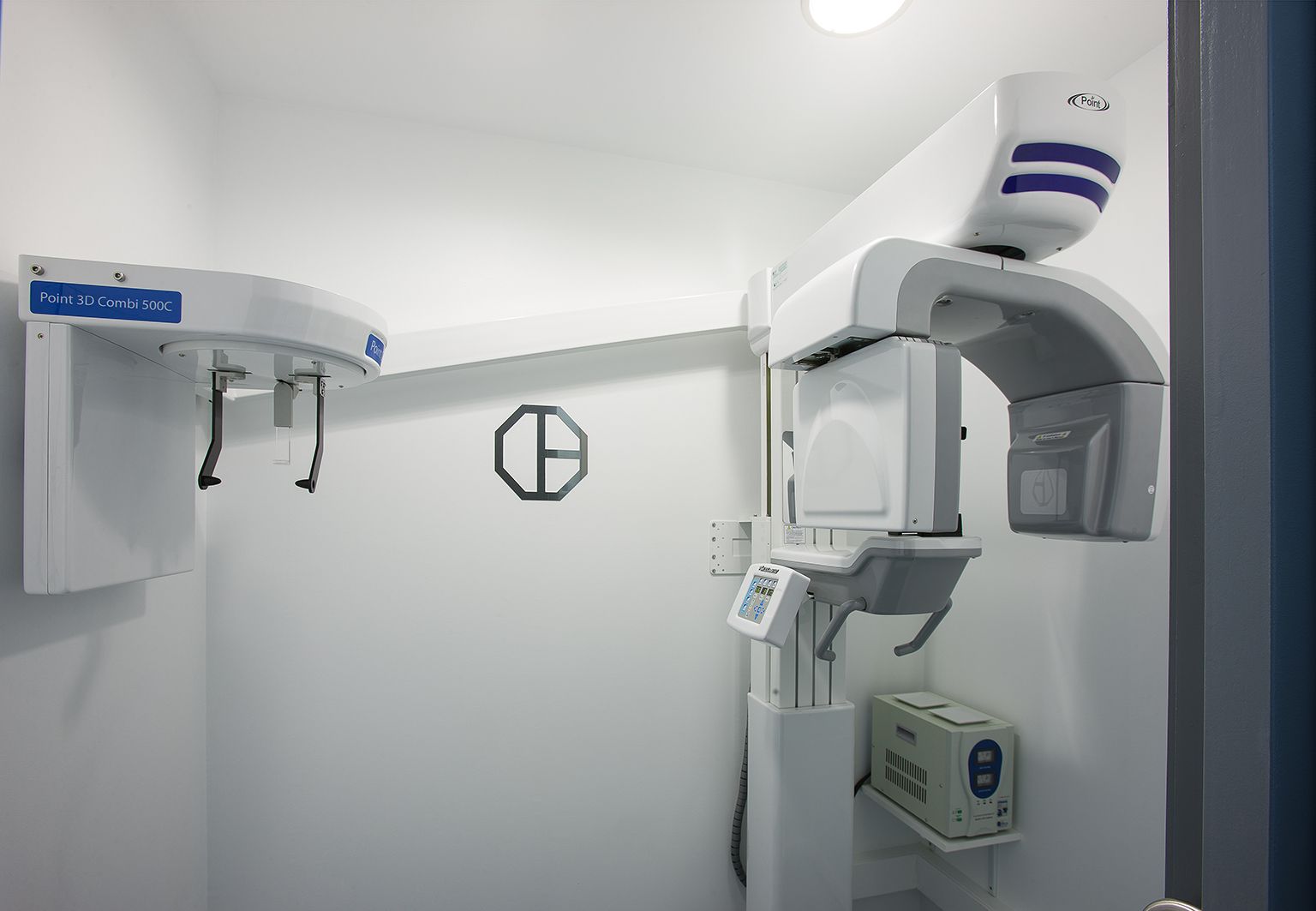 Clínica dental Padrós disposa del sistema de radiologia digital 3D Pointnix, amb captador de grans dimensions i alta resolució.